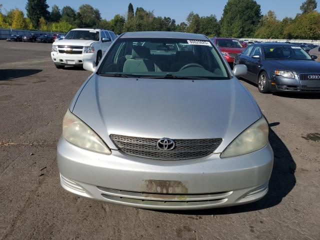 4T1BE32K94U897582 - 2004 TOYOTA CAMRY LE ვერცხლისფერი ფოტო 5