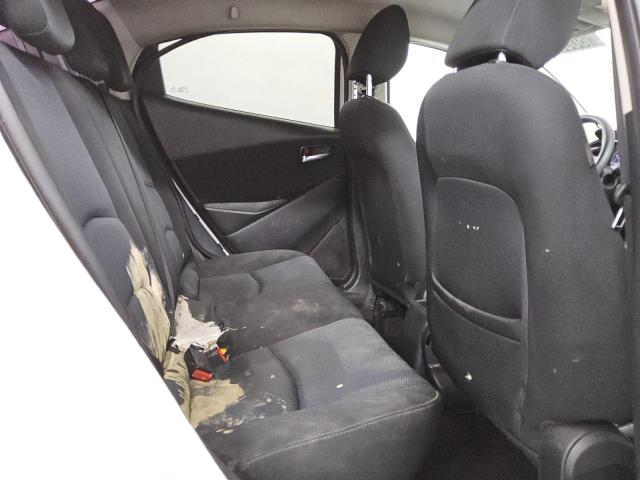 3MYDLBZV8GY111125 - 2016 TOYOTA SCION IA WHITE photo 10