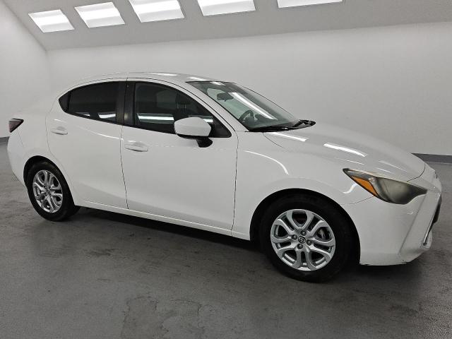 3MYDLBZV8GY111125 - 2016 TOYOTA SCION IA WHITE photo 4