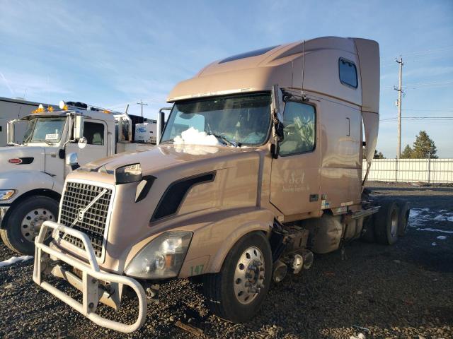 4V4NC9TK29N269488 - 2009 VOLVO VN VNL GOLD photo 2