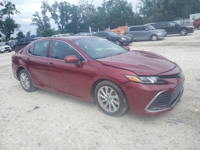 4T1C11AK8NU634989 - 2022 TOYOTA CAMRY LE RED photo 4