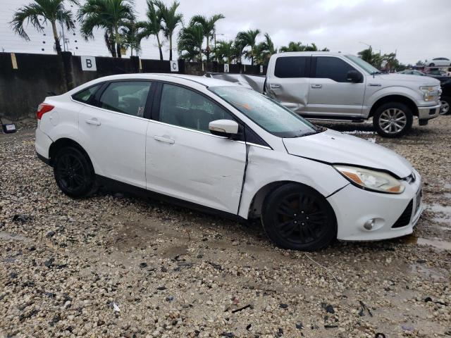 1FAHP3H23CL169427 - 2012 FORD FOCUS SEL WHITE photo 4