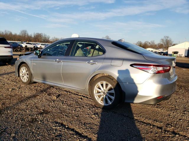 4T1L11BK7LU008605 - 2020 TOYOTA CAMRY LE SILVER photo 2