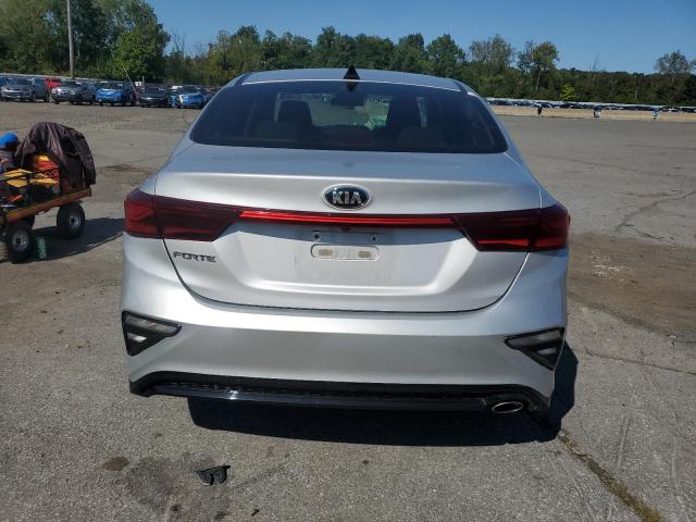 3KPF24AD8KE099321 - 2019 KIA FORTE FE 银色 照片 6