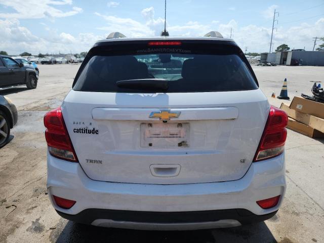 KL7CJLSB8JB676760 - 2018 CHEVROLET TRAX 1LT Weiß Foto 6