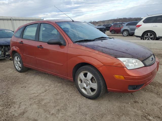 3FAFP37N05R156898 - 2005 FORD FOCUS ZX5 ORANGE photo 4