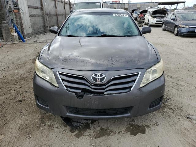4T4BF3EK6AR042882 - 2010 TOYOTA CAMRY BASE 灰色 照片 5