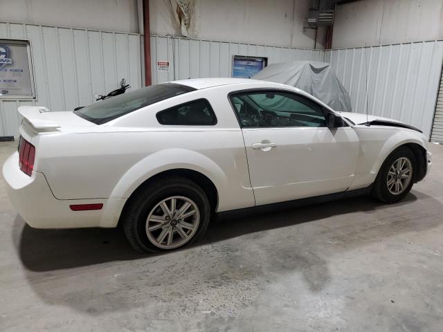 1ZVFT80N865101128 - 2006 FORD MUSTANG WHITE photo 3