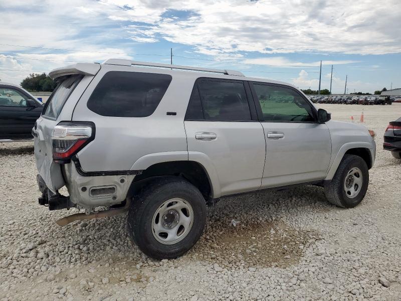 JTEBU5JR0H5473544 - 2017 TOYOTA 4RUNNER SR5/SR5 PREMIUM Gümüş foto 3