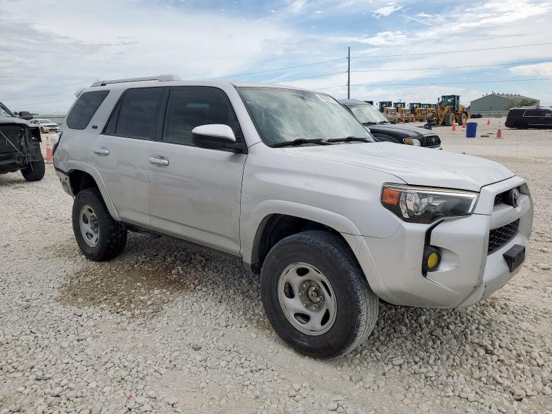JTEBU5JR0H5473544 - 2017 TOYOTA 4RUNNER SR5/SR5 PREMIUM Gümüş foto 4