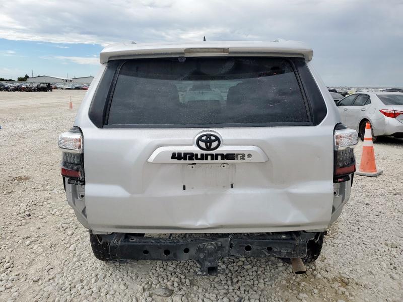 JTEBU5JR0H5473544 - 2017 TOYOTA 4RUNNER SR5/SR5 PREMIUM Gümüş foto 6