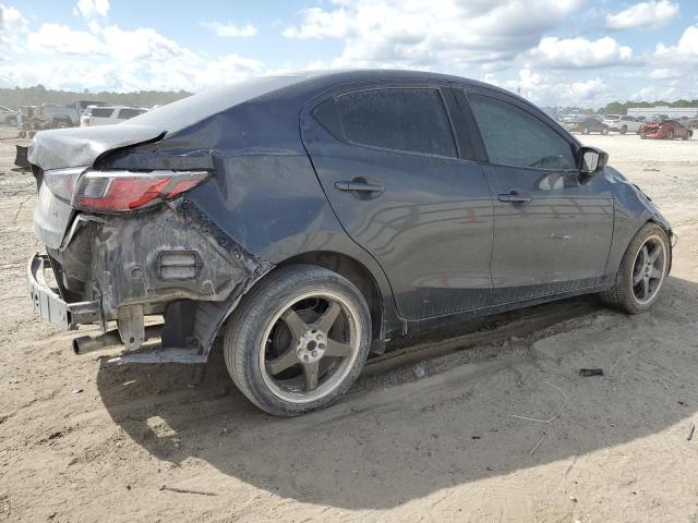 3MYDLBYV2JY320014 - 2018 TOYOTA YARIS IA ნაცრისფერი ფოტო 3