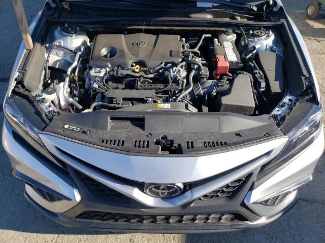 4T1T11AK7PU751594 - 2023 TOYOTA CAMRY SE NIGHT SHADE SILVER photo 11