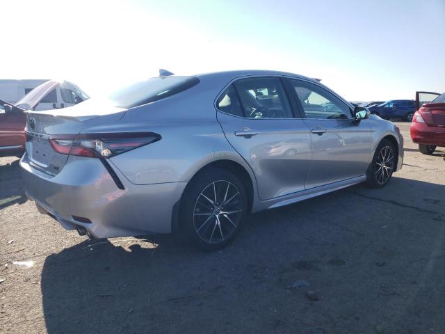 4T1T11AK7PU751594 - 2023 TOYOTA CAMRY SE NIGHT SHADE SILVER photo 3