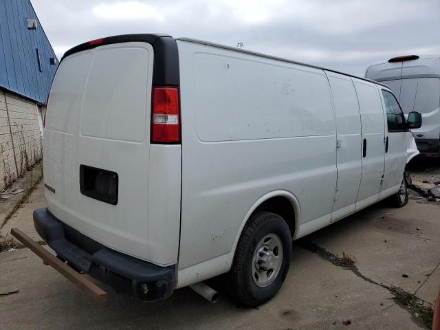 1GCWGBFG1H1107134 - 2017 CHEVROLET EXPRESS G2 WHITE photo 3