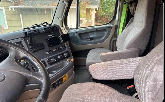 3AKJGLDR9GSGX0892 - 2016 FREIGHTLINER CASCADIA 1 WHITE photo 5