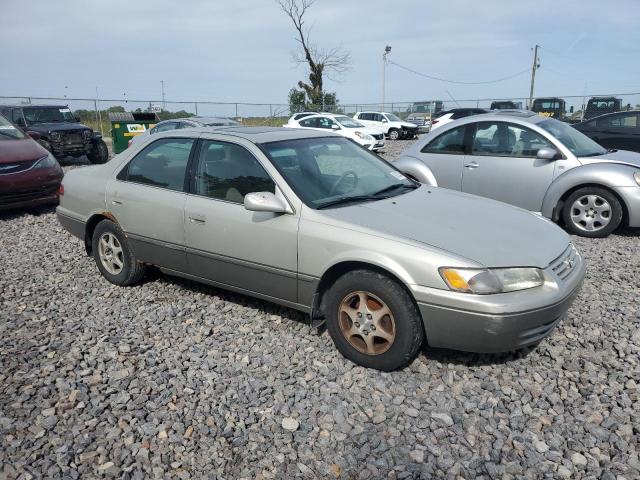 JT2BG22K3X0326876 - 1999 TOYOTA CAMRY LE 银色 照片 4