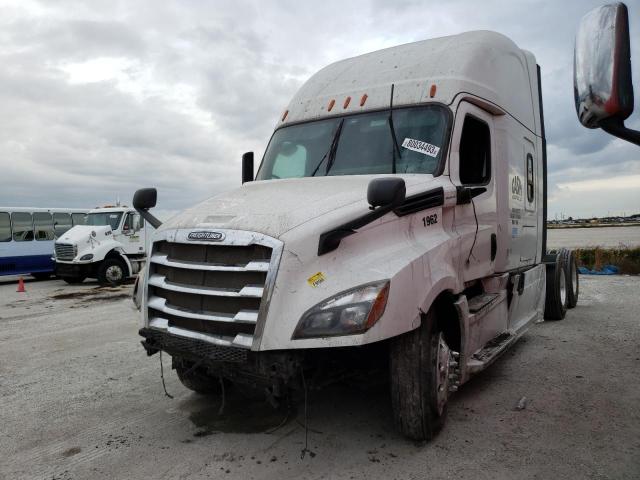 1FUJHHDR0LLLR7659 - 2020 FREIGHTLINER CASCADIA 1 WHITE photo 2