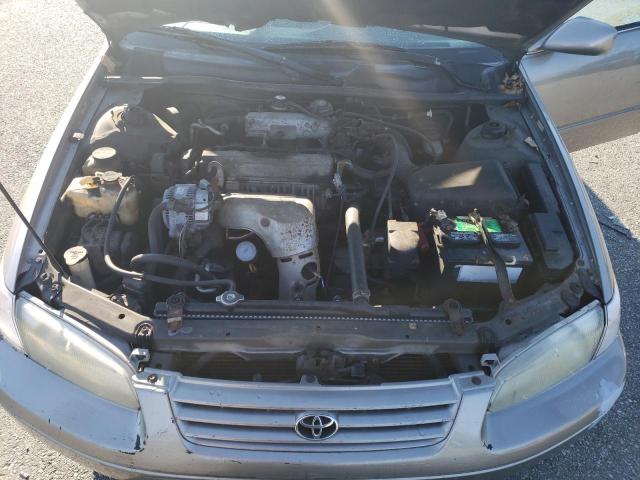 4T1BG22K7WU380014 - 1998 TOYOTA CAMRY CE GRAY photo 11