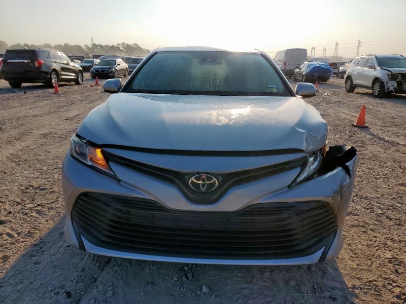 4T1B11HK6KU289670 - 2019 TOYOTA CAMRY L Gümüş foto 5