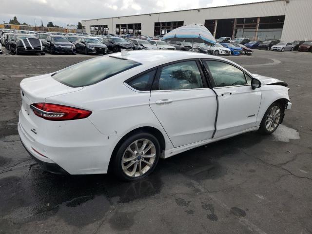 3FA6P0LU2KR207776 - 2019 FORD FUSION SE WHITE photo 3