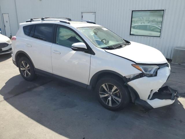 JTMWFREVXGJ080994 - 2016 TOYOTA RAV4 XLE WHITE photo 4