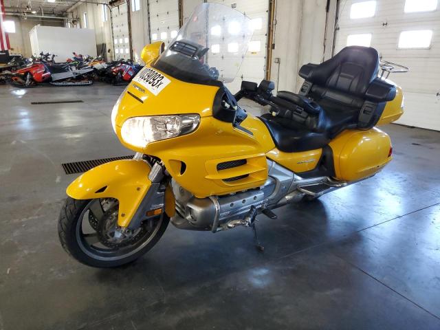 1HFSC47G9AA906322 - 2010 HONDA GL1800 YELLOW photo 2