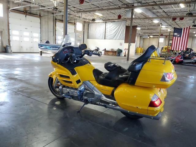 1HFSC47G9AA906322 - 2010 HONDA GL1800 YELLOW photo 3