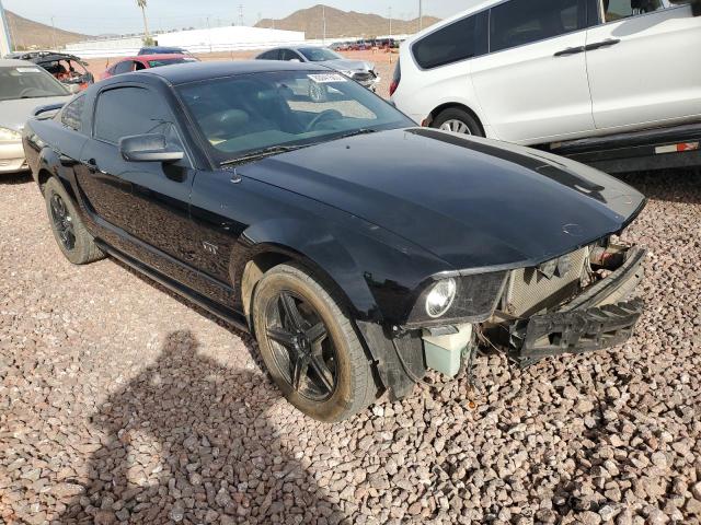 1ZVFT82H255236563 - 2005 FORD MUSTANG GT BLACK photo 4