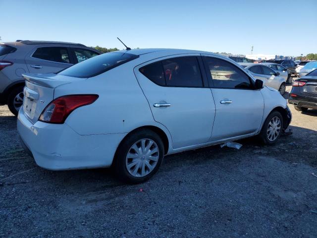 3N1CN7AP1JL812756 - 2018 NISSAN VERSA S WHITE photo 3