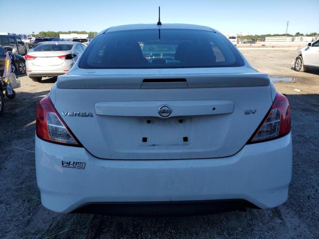 3N1CN7AP1JL812756 - 2018 NISSAN VERSA S WHITE photo 6