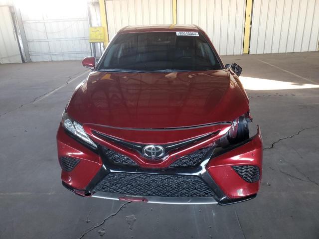 4T1B61HK4JU661815 - 2018 TOYOTA CAMRY XSE RED photo 5