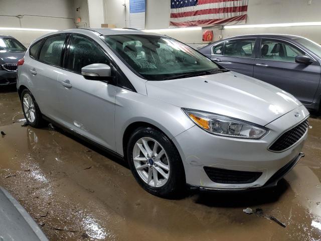 1FADP3K21GL320200 - 2016 FORD FOCUS SE SILVER photo 4