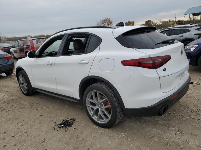 ZASFAKNN5J7C01013 - 2018 ALFA ROMEO STELVIO TI SPORT WHITE photo 2