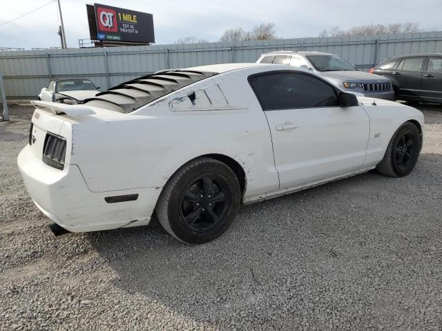 1ZVHT82H375208590 - 2007 FORD MUSTANG GT WHITE photo 3