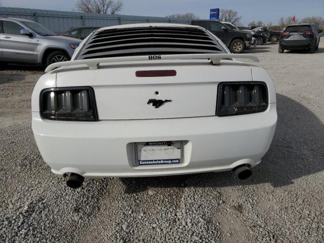 1ZVHT82H375208590 - 2007 FORD MUSTANG GT WHITE photo 6