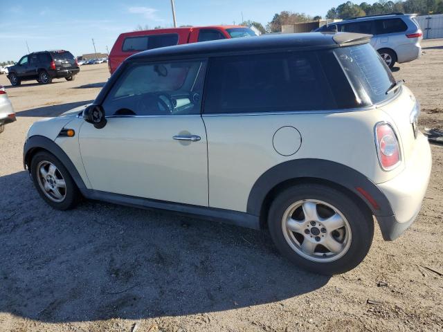 WMWSU3C57BT181828 - 2011 MINI COOPER CREAM photo 2