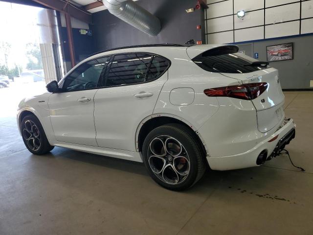 ZASPAKBN1N7D37461 - 2022 ALFA ROMEO STELVIO TI WHITE photo 2