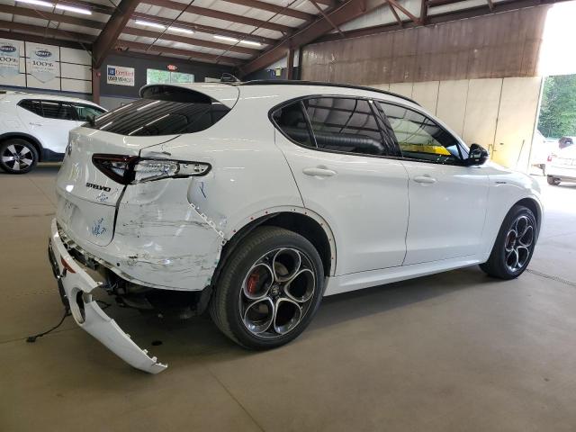 ZASPAKBN1N7D37461 - 2022 ALFA ROMEO STELVIO TI WHITE photo 3