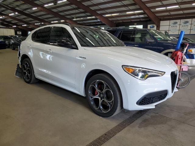 ZASPAKBN1N7D37461 - 2022 ALFA ROMEO STELVIO TI WHITE photo 4
