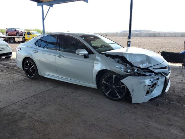 4T1B61HK2JU094018 - 2018 TOYOTA CAMRY XSE Beyaz fotoğraf 4