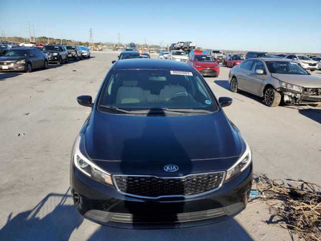 KNAFK5A81H5721218 - 2017 KIA FORTE LX BLACK photo 5