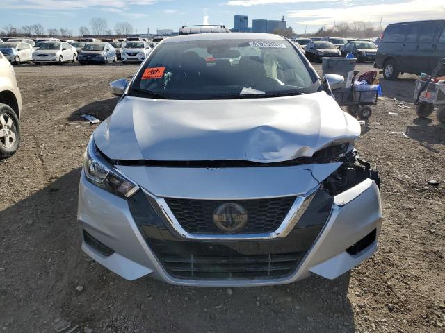 3N1CN8EV0ML827686 - 2021 NISSAN VERSA SV SILVER photo 5