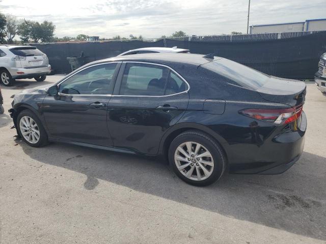 4T1C11AK1MU577727 - 2021 TOYOTA CAMRY LE BLACK photo 2