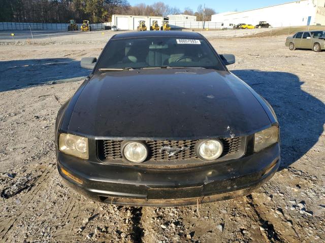 1ZVFT82H655242172 - 2005 FORD MUSTANG GT BLACK photo 5