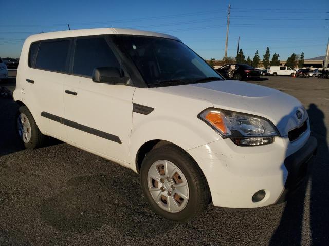 KNDJT2A17B7717195 - 2011 KIA SOUL WHITE photo 4