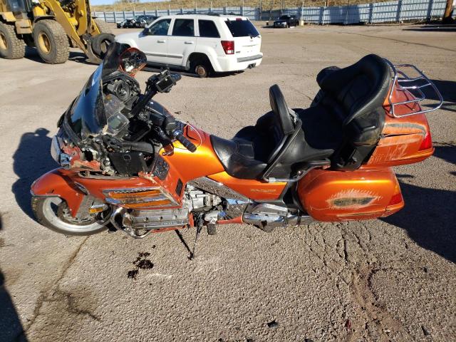 1HFSC47002A106674 - 2002 HONDA GL1800 ORANGE photo 3