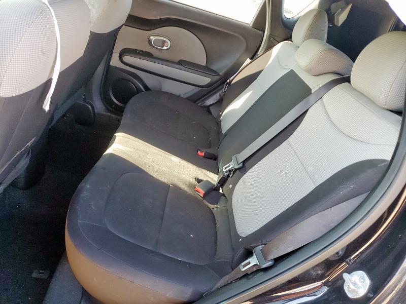 KNDJN2A29J7544944 - 2018 KIA SOUL შავი ფოტო 10