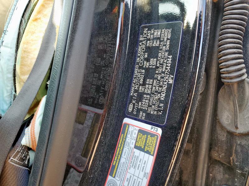 KNDJN2A29J7544944 - 2018 KIA SOUL შავი ფოტო 12