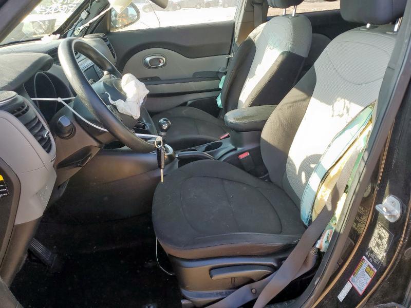 KNDJN2A29J7544944 - 2018 KIA SOUL შავი ფოტო 7